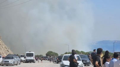 İzmir'de büyük yangın. Evlerden kaçıyorlar. Kara yolu kapatıldı