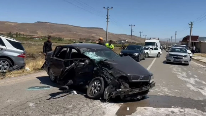 Aksaray’da cip ve otomobil çarpıştı: 1’i ağır 4 yaralı