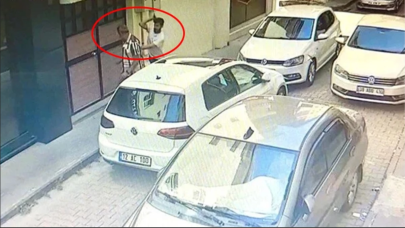 Madde bağımlısı şahıs sokaktakilere bıçakla saldırdı!  2 ölü,  7 yaralı