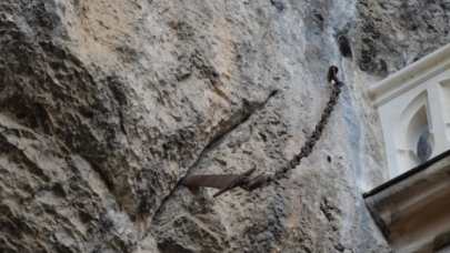 Fransa'da  ''Excalibur'' olarak bilinen antik kılıç gizemli şekilde kayboldu!