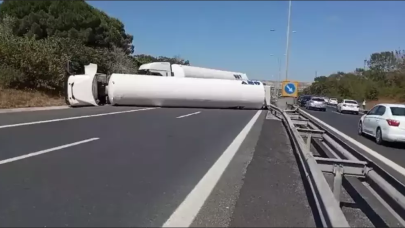 TEM'de tanker devrildi!  İstanbul yönü trafiğe kapandı