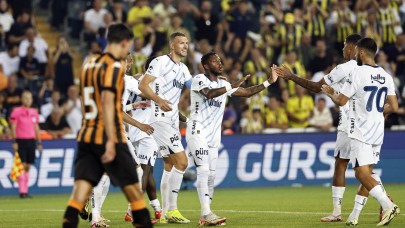 Fenerbahçe gol yağdırdı Mert Hakan orta sahadan gol attı