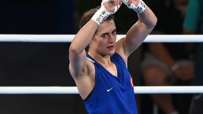 Esra Paris'te bronzda kaldı. Skandal maçı Bakan Bak tribünden izledi