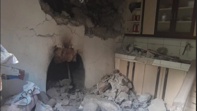 Adana'da evin üzerine kaya düştü!