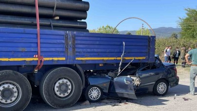 Sakarya'da feci kaza: Otomobil park halindeki tıra çarptı!  Ömer Atmaca hayatını kaybetti