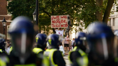 İngiltere'de protesto ve kaos!