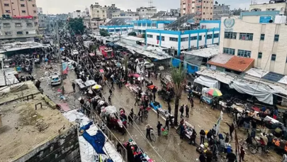 İsrail,  Gazze'de pazar yerine saldırdı:  9 ölü