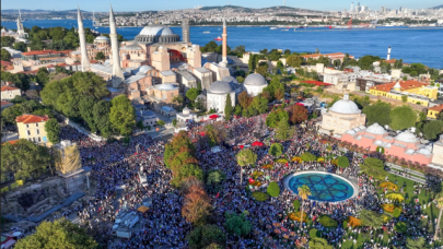 İsmail Haniye'nin  vasiyetiydi:  On binlerce kişi vasiyeti yerine getirmek için Ayasofya'da!