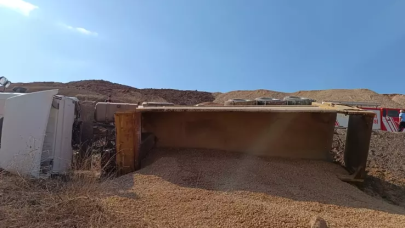 Sivas'ta devrilen kamyonun sürücüsü  Şevket Tekten  yaşamını yitirdi!