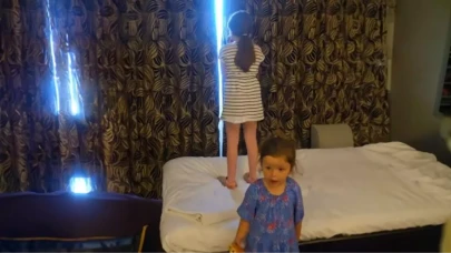 Bir aile otel odasının penceresinin açıldığı yeri görünce şoke oldu!