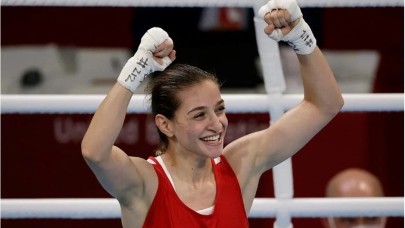 Busenaz Çakıroğlu vura vura kazandı