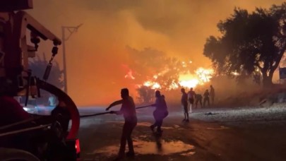 İzmir'de yeni bir büyük yangın daha. Urla'da bir site boşaltıldı