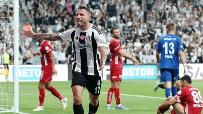 Beşiktaş Antalyaspor'a 4 attı liderliğe çıktı