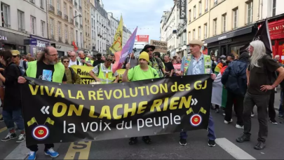 Fransa’da hükümet karşıtı protesto: Binlerce insan sokaklara döküldü