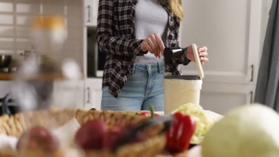 Mutfağınızda varsa hemen çöpe atın! Zehir saçıyor