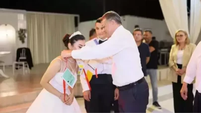 Belediye başkanının yeni evli çifte hediyesi düğüne damga vurdu