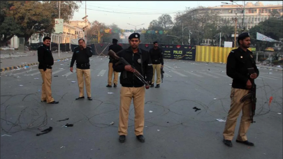 Pakistan’da yabancı diplomatların konvoyuna  saldırı: 1 polis öldü 4 yaralı