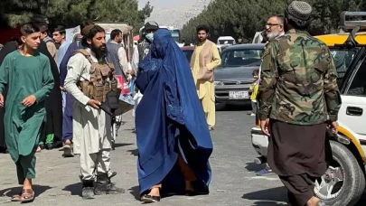 Taliban'dan erkeklere yasak: Batılı gibi görünmeyecekler