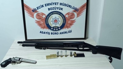 Bilecik'te şüpheli araçta silah ve mühimmat ele geçirildi