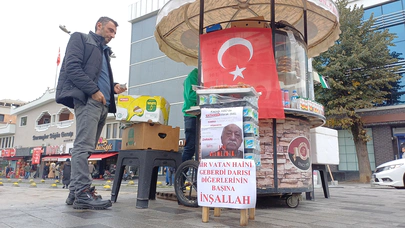Fethullah Gülen'in ölümünü tatlı dağıtarak kutlayan simitçi güldürdü