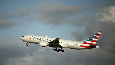 Şok kaza! Uçak motoru bagaj aracını yuttu