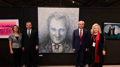 Cumhuriyet'in 101. Yılına Özel Sergi Antalya'da Sanatseverlerle Buluştu