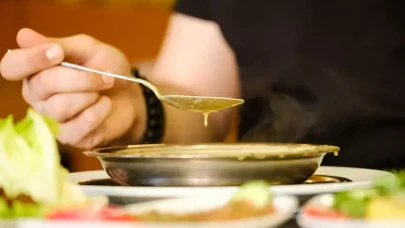 Acıkmadığınız halde sürekli yemek yiyorsanız dikkat!