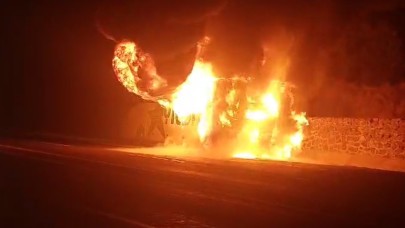 Muş’ta yolcu otobüsü alevlere teslim oldu: araç kullanılamaz hale geldi