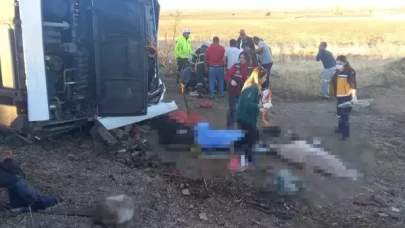 Aksaray-Ankara yolunda feci kaza: 6 kişi öldü,  20 yaralı var