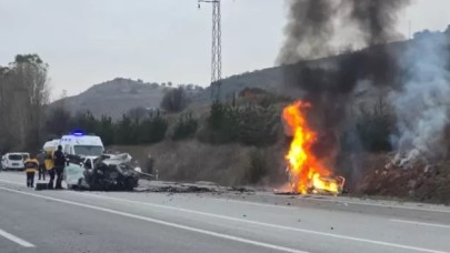 İki otomobilin çarpışması sonucu 5 kişi yaşamını yitirdi