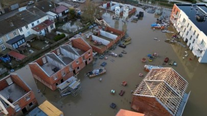 Fransa'da sel felaketi: Evler ve araçlar sular altında kaldı