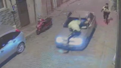 Polis memurunu aracının kaputunda sürükleyen sürücü tutuklandı