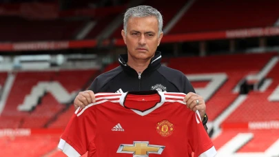 Mourinho,  eski takımı Manchester United'a karşı sahaya çıkıyor!