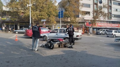 Ters yönden gelen otomobil motosiklete çarptı: 1 ölü