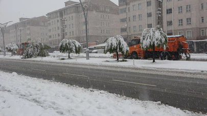 Bitlis’te kar yağışı: 84 yol ulaşıma kapandı