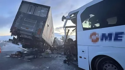 Afyonkarahisar'da zincirleme trafik kazası: Çok sayıda yaralı!