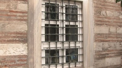 439 Yıllık Mehmed Ağa Camii’ne PVC Pencereler: Tarihi Doku Tahrip Edildi!