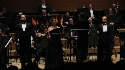 “Bir Ulus Uyanıyor” Senfonisi İzmir’de Büyük Beğeni Topladı