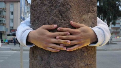 Roma Tarihi "Kucaklama Taşı" Dilek Dileyenlerin Uğrak Noktası Oldu