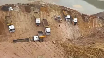 Gebze’de hafriyat sahasında toprak kayması: Facianın eşiğinden dönüldü!