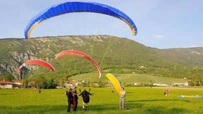 Paraşüt eğitmeni feci şekilde can verdi