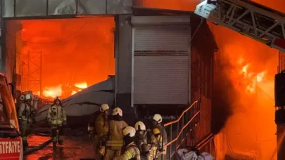 İstanbul'da fabrika yangını: Patlamalar meydana geldi!