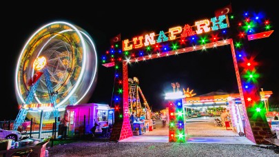 Aldatılan kadın,  erkek arkadaşını 'Lunaparka Gidiyoruz' diyerek bakın nereye götürdü!