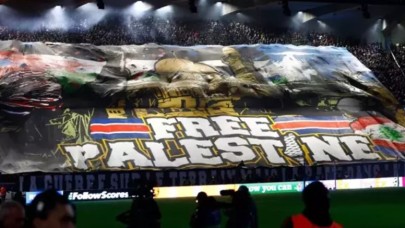 Şampiyonlar Ligi maçında açılan Filistin pankartı geceye damga vurdu