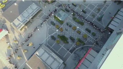 İstanbul'da metrelerce uzayan şahane cuma kuyruğu şaşırttı