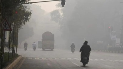 Pakistan’da hava kirliliği nedeniyle eğitime bir hafta ara verildi