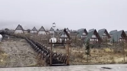 Sivas'ta yüksek kesimlerinde yağmur,  yerini kar yağışına bıraktı