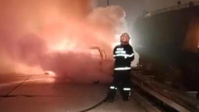 TEM'de yangın çıkan otomobil korkuttu: Alev topuna döndü