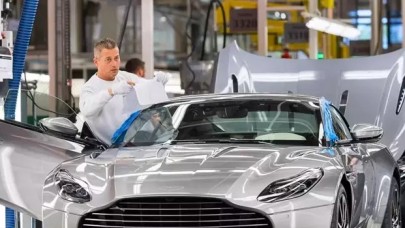 Ünlü otomobil firması krizden çıkmak için nakit arayışına girişti