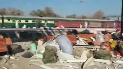 Pakistan'da tren istasyonunda bombalı saldırı gerçekleşti